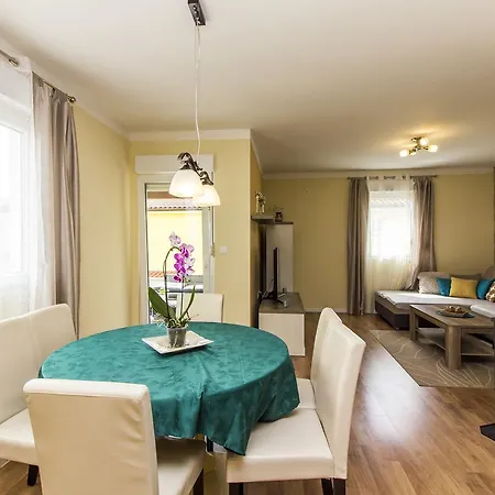 Apartment Apartman Maxim